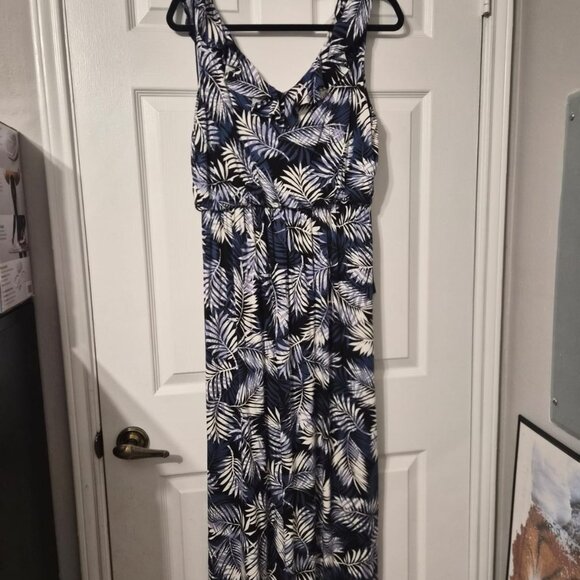 Matty M Dresses & Skirts - Matty M Navy & White Palm Print Maxi Dress – Size M, Super Stretchy